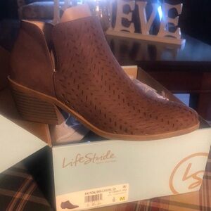 Lifestride women’s brown booties new